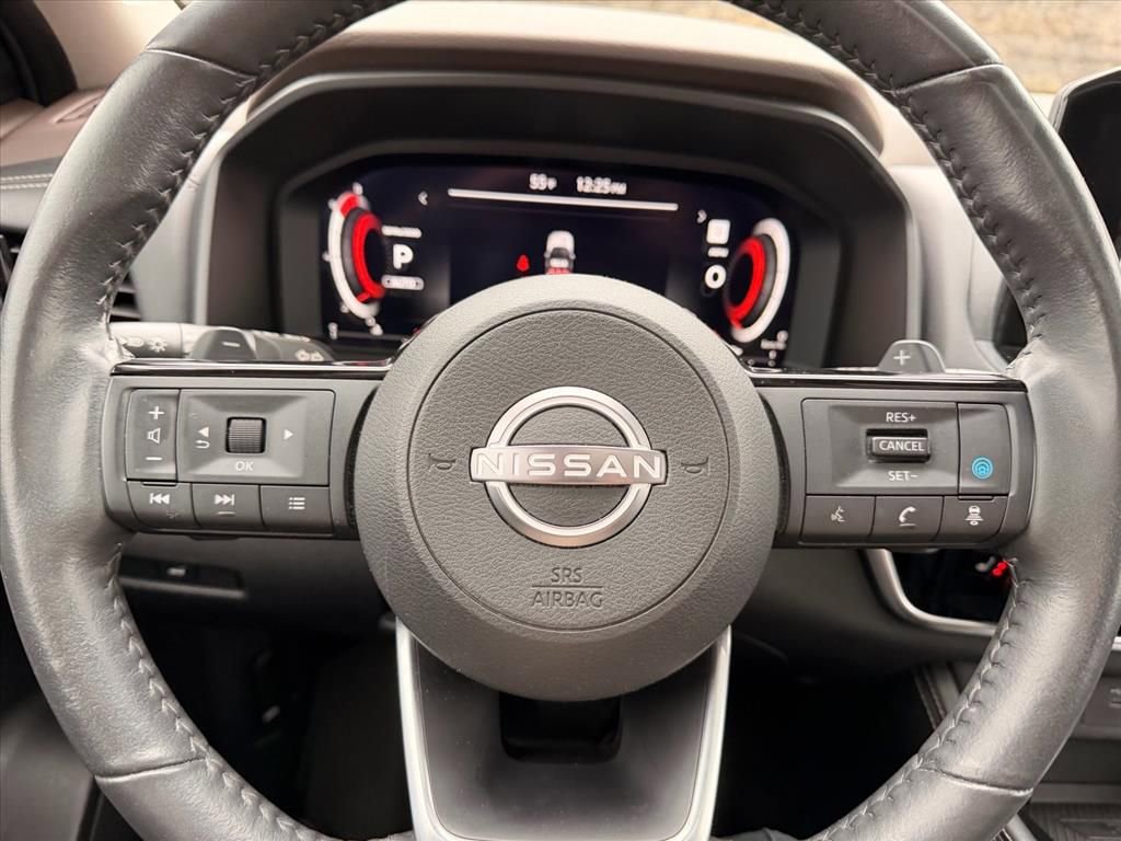 Used 2023 Nissan Rogue Platinum w/ Platinum Premium Package image 16