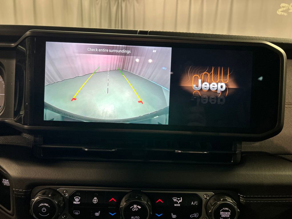Used 2025 Jeep Wrangler Unlimited Sahara w/ Safety Group AWD/4WD image 18