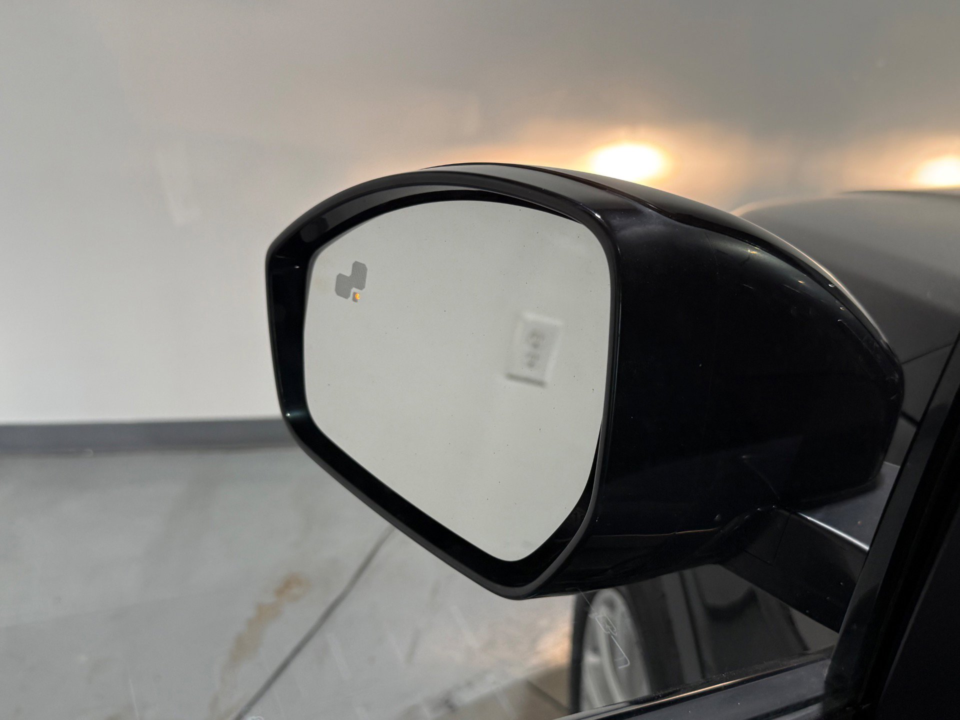 Used 2018 Land Rover Discovery Sport SE AWD/4WD image 16