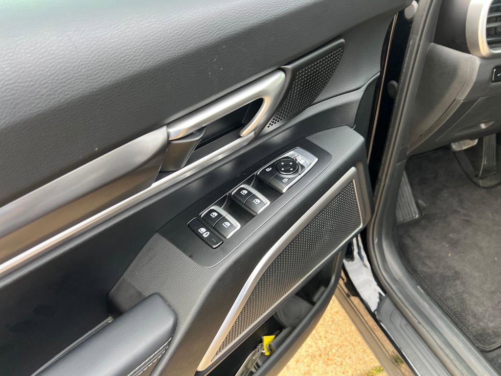 Used 2024 Kia Telluride LX FWD image 12