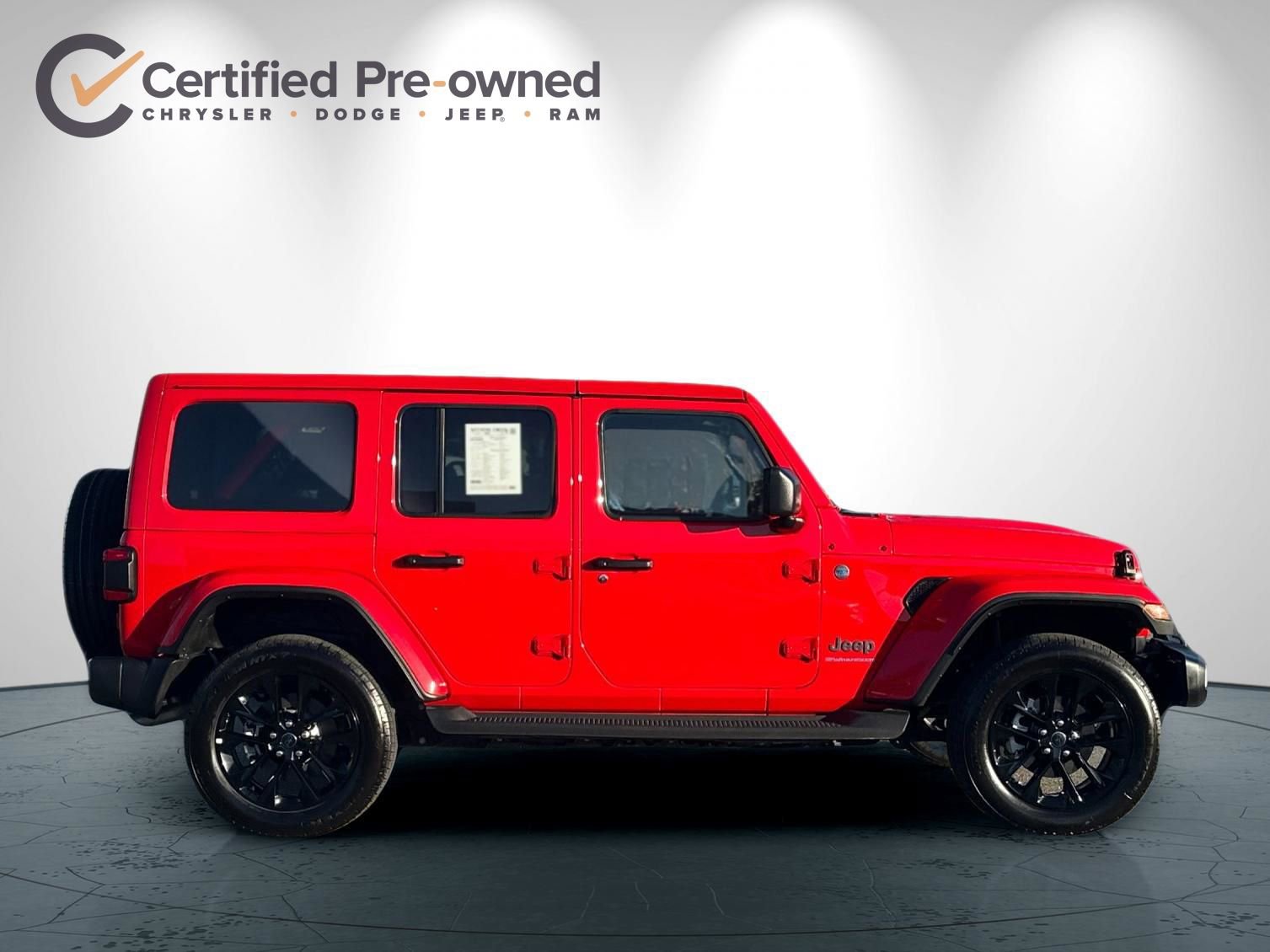 Used 2025 Jeep Wrangler Unlimited Sahara image 3