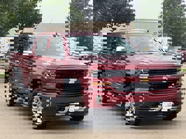 Used 2018 Chevrolet Silverado 1500 LT w/ All Star Edition video 2