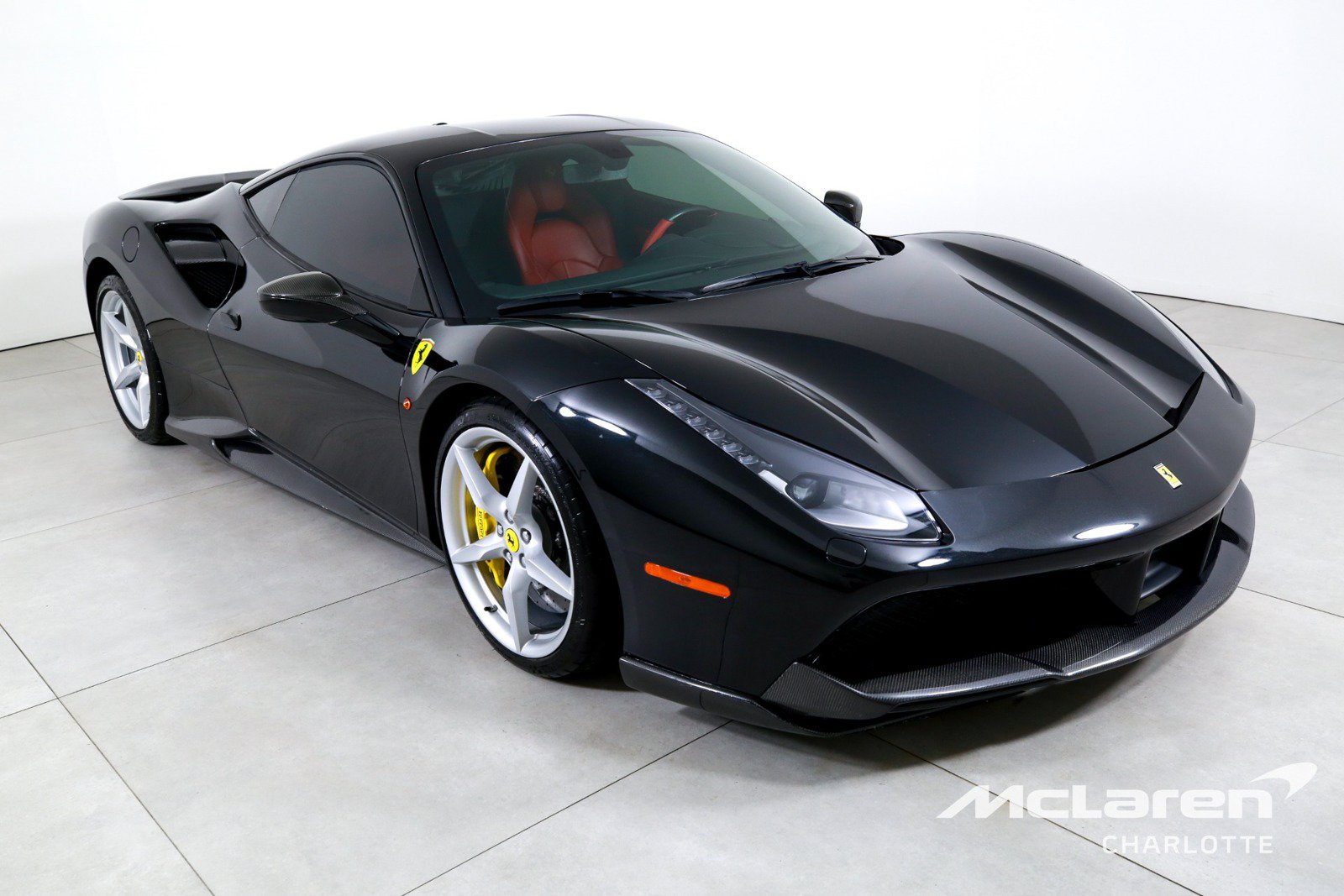 Used 2018 Ferrari 488 GTB RWD image 3