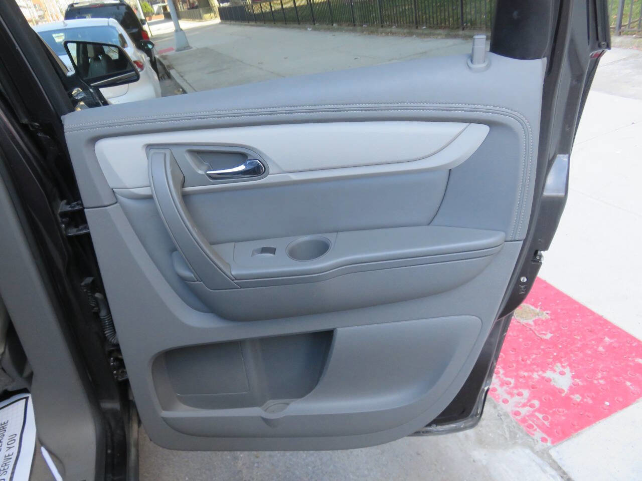 Used 2017 Chevrolet Traverse LT image 32