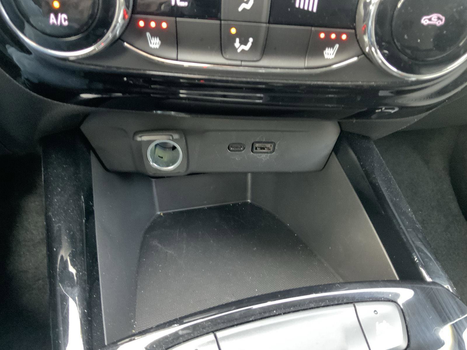 Used 2025 Chevrolet Trax LT w/ LT Convenience Package image 41