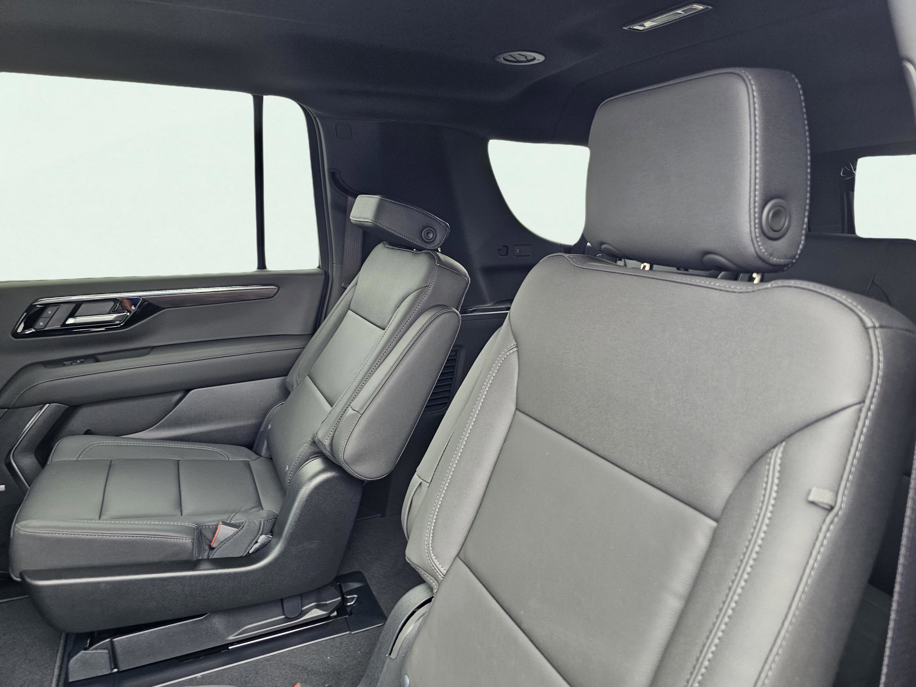 New 2026 Chevrolet Suburban LT w/ Comfort Package image 33