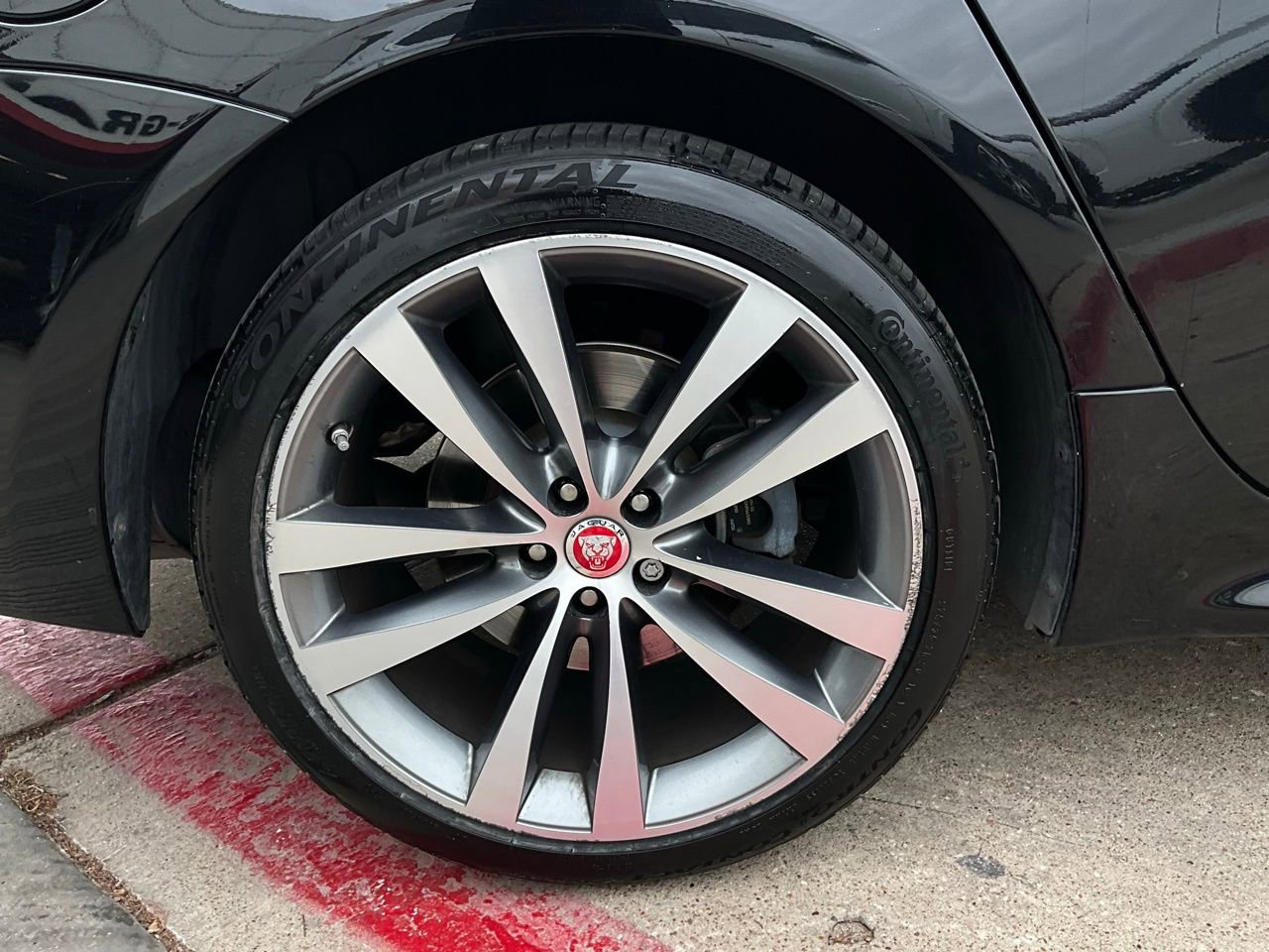 Used 2016 Jaguar XJ R-Sport image 9