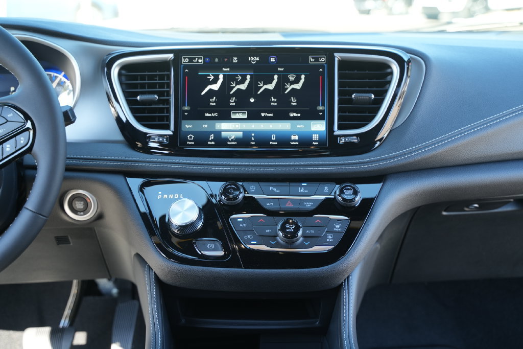 New 2027 Chrysler Pacifica Limited FWD image 29