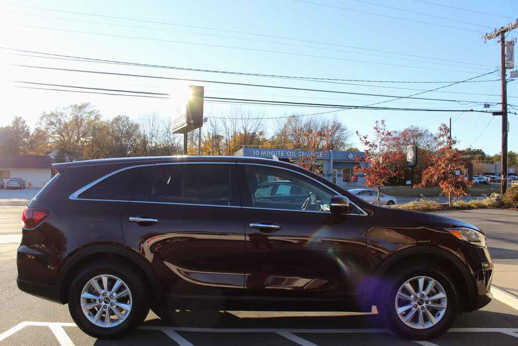 Used 2019 Kia Sorento LX image 4
