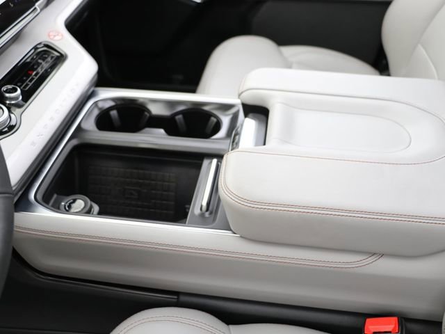 Used 2025 Ford Expedition Active image 29