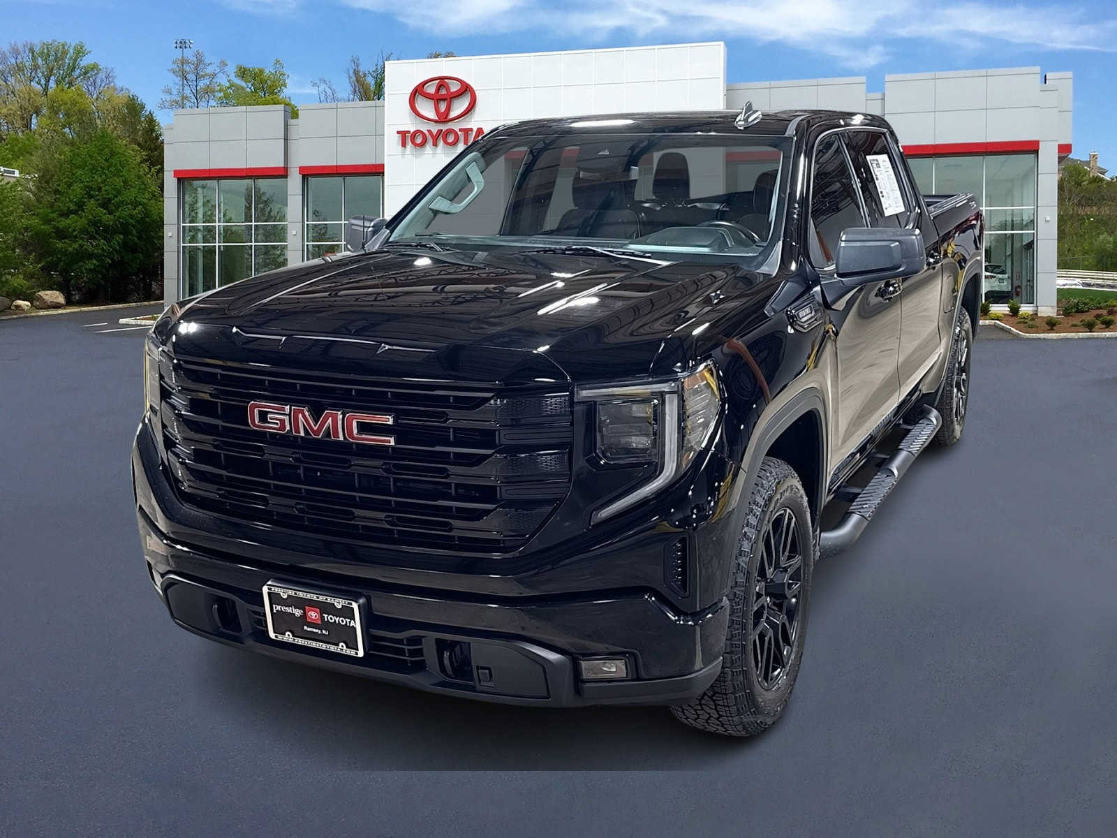 Used 2023 GMC Sierra 1500 Elevation w/ X31 Off-Road Package AWD/4WD image 1