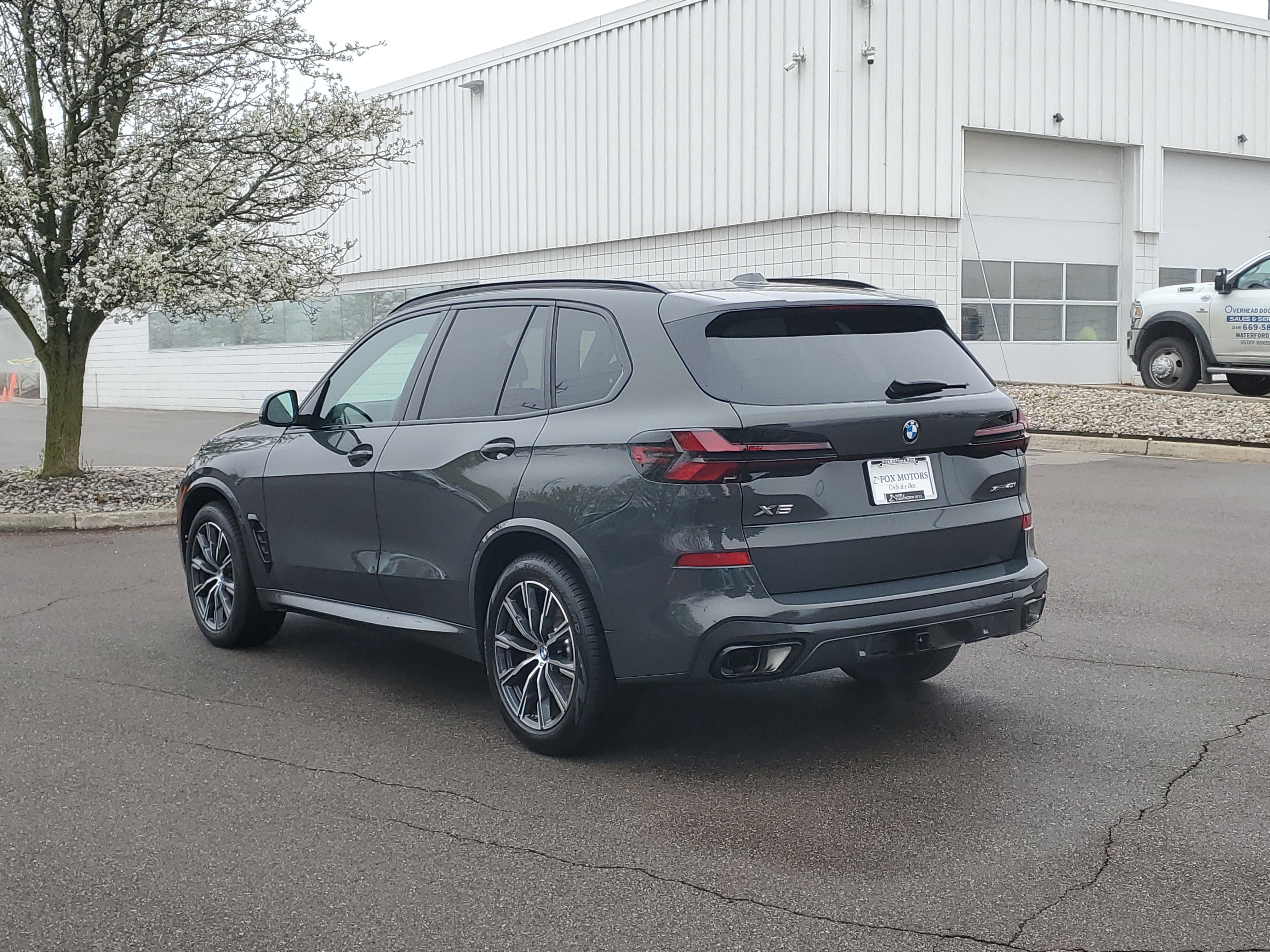 New 2026 BMW X5 xDrive40i w/ M Sport Package AWD/4WD image 2