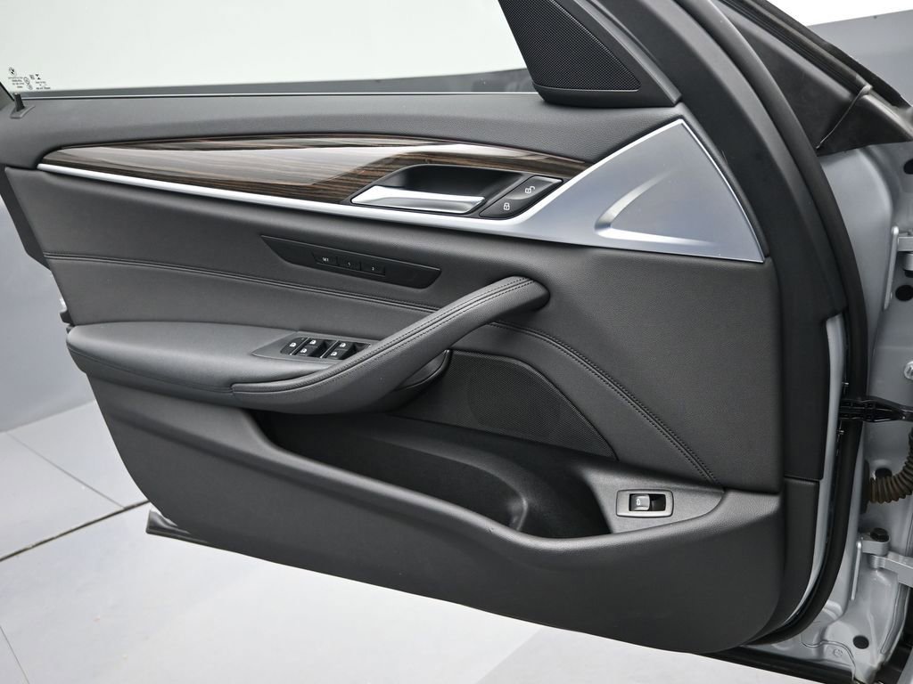 Used 2019 BMW 530i xDrive w/ Convenience Package image 14