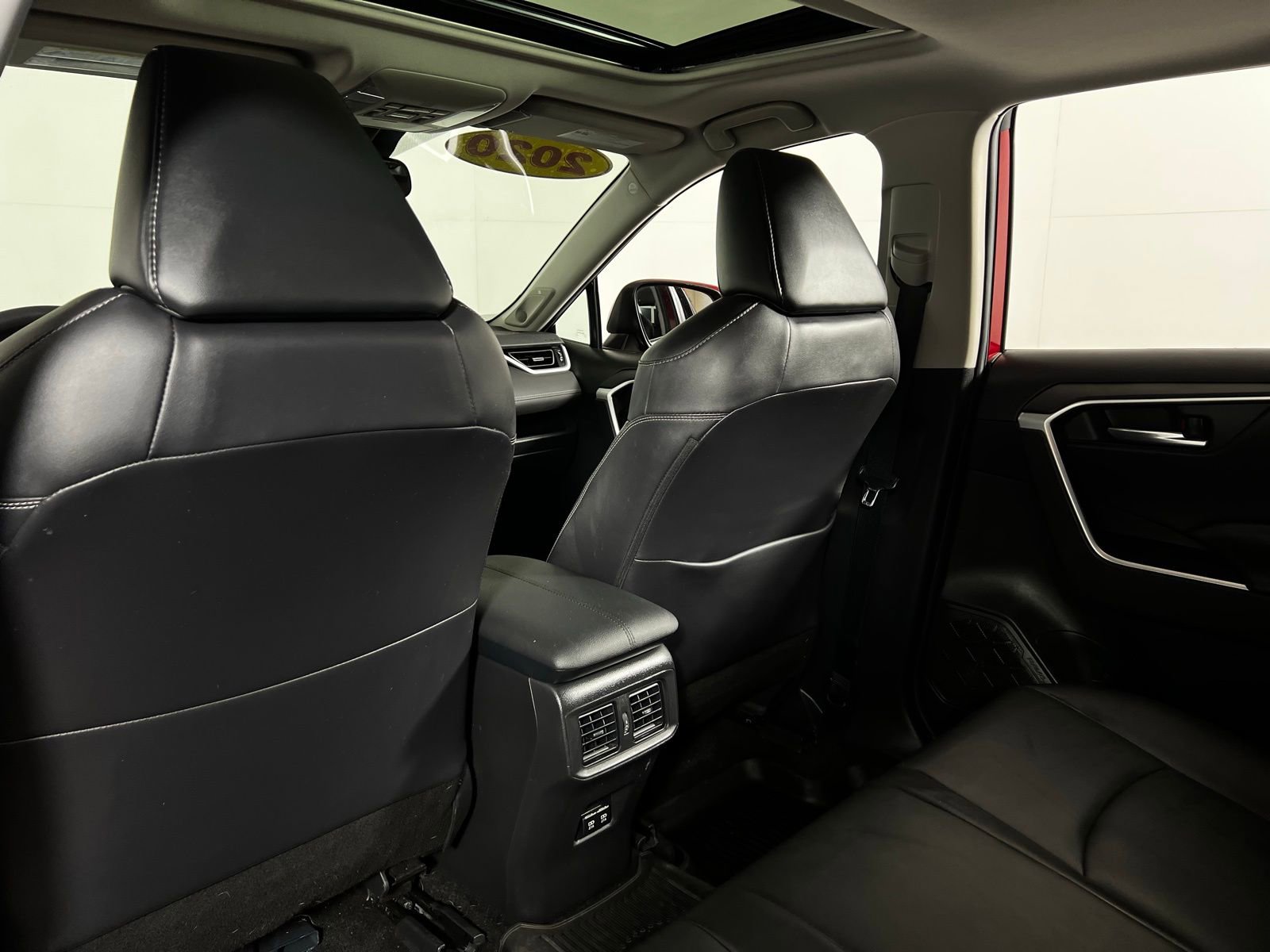 Used 2020 Toyota RAV4 XLE Premium image 24