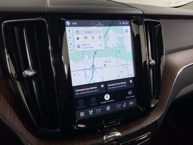 Used 2024 Volvo XC60 B5 Plus w/ Protection Package Premier AWD/4WD image 13