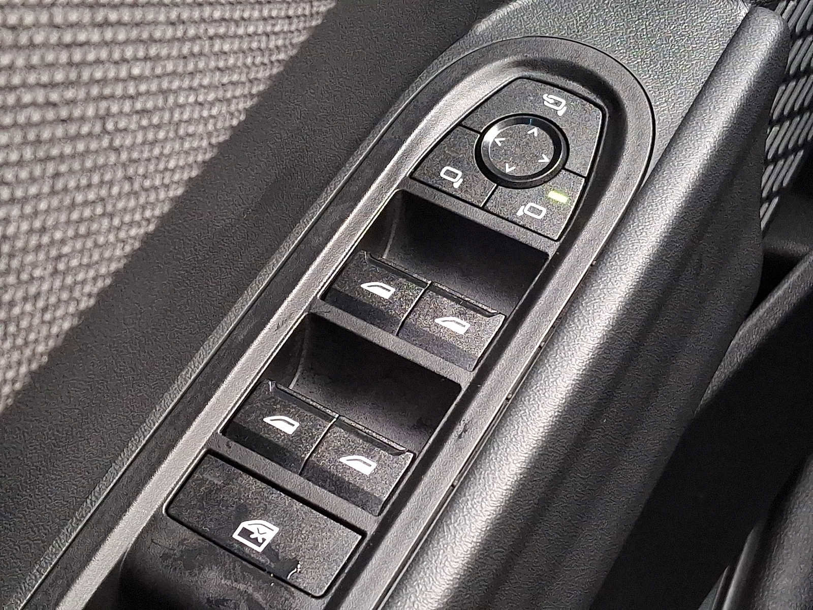 Certified 2025 MINI Cooper S image 23