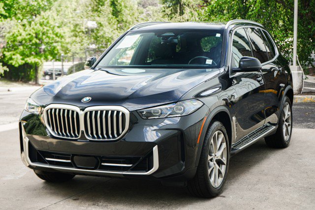 Used 2024 BMW X5 xDrive40i w/ Premium Package image 1