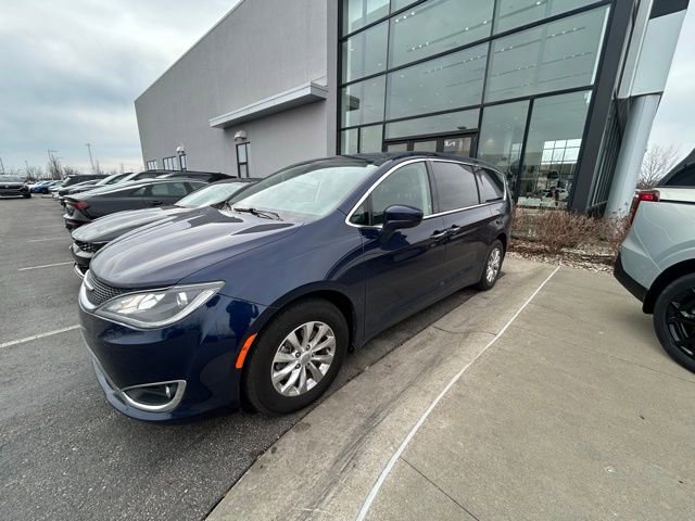 Used 2018 Chrysler Pacifica Touring Plus image 4