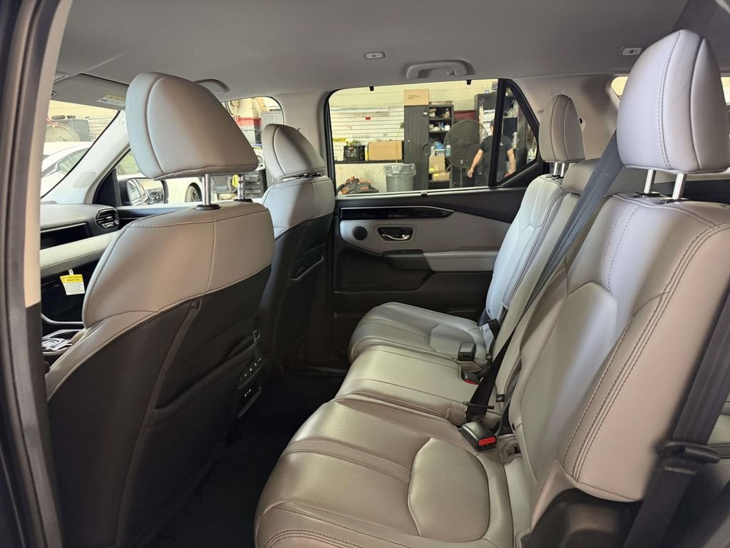 Used 2025 Honda Pilot EX-L image 15