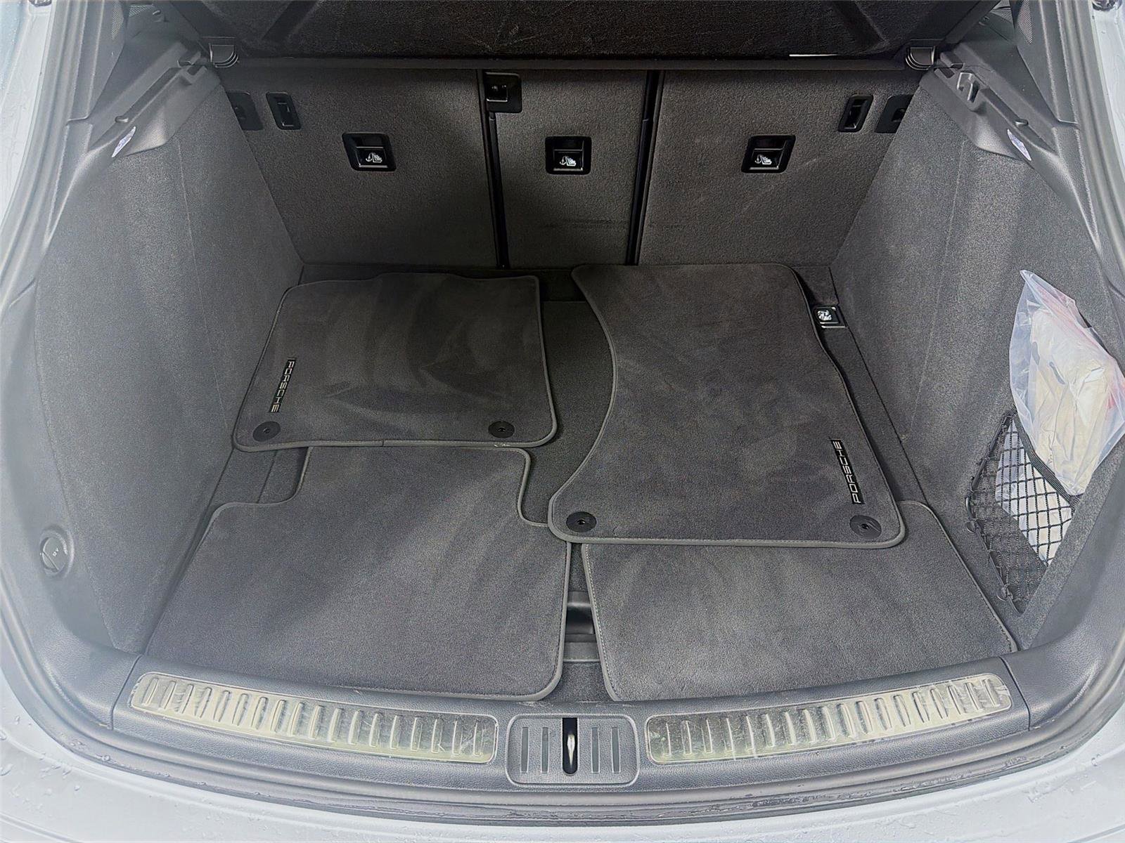 Certified 2025 Porsche Macan image 22