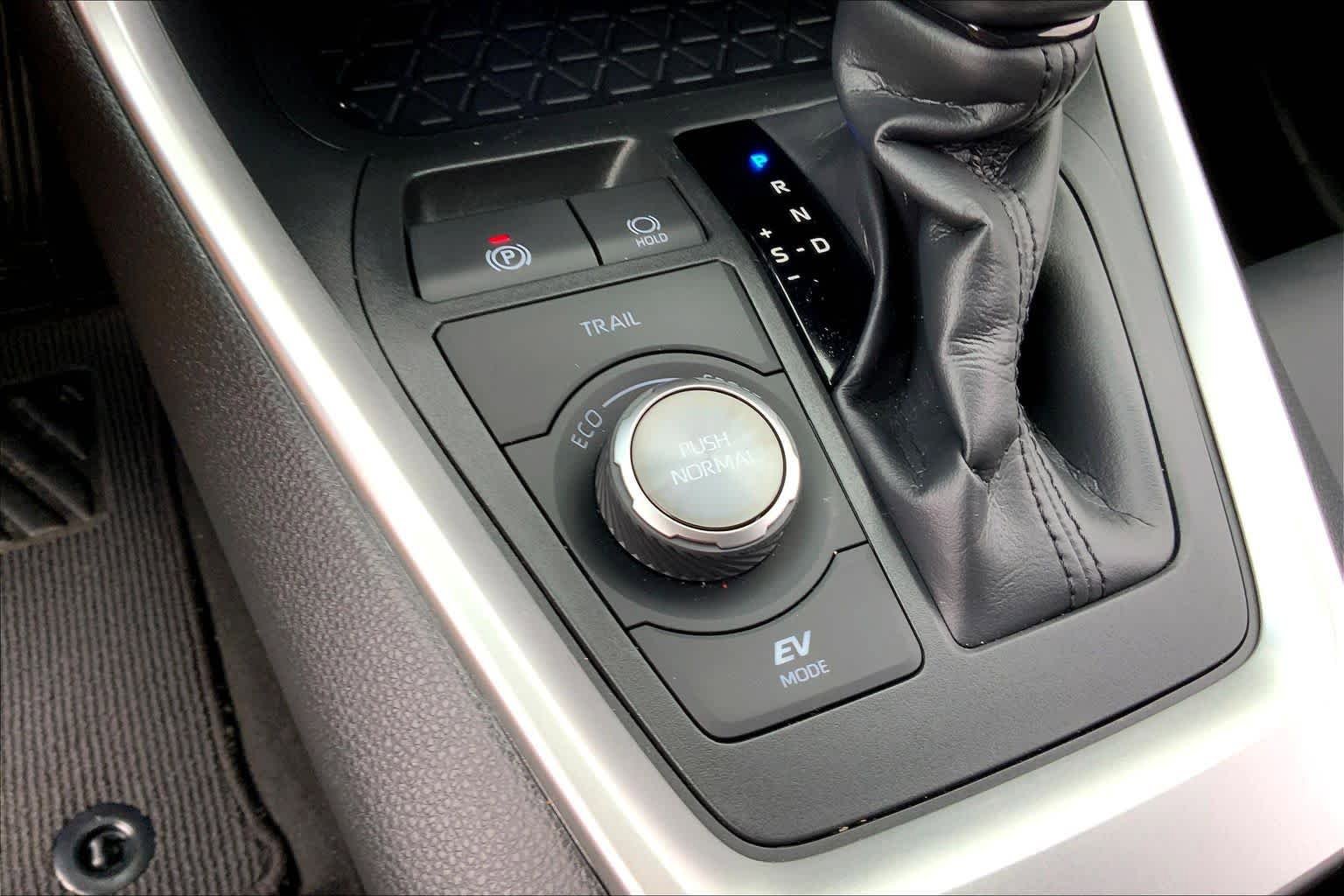 Used 2025 Toyota RAV4 XSE image 33