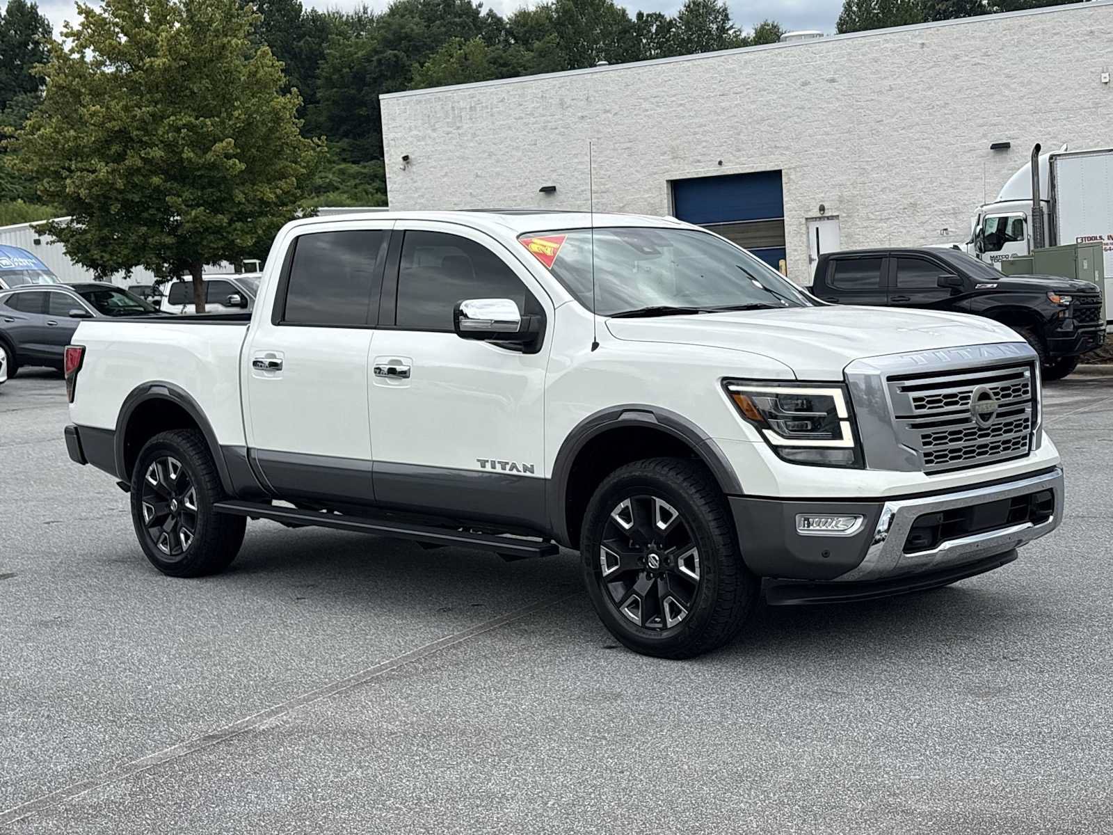 Used 2021 Nissan Titan Platinum Reserve w/ Moonroof Package AWD/4WD image 4
