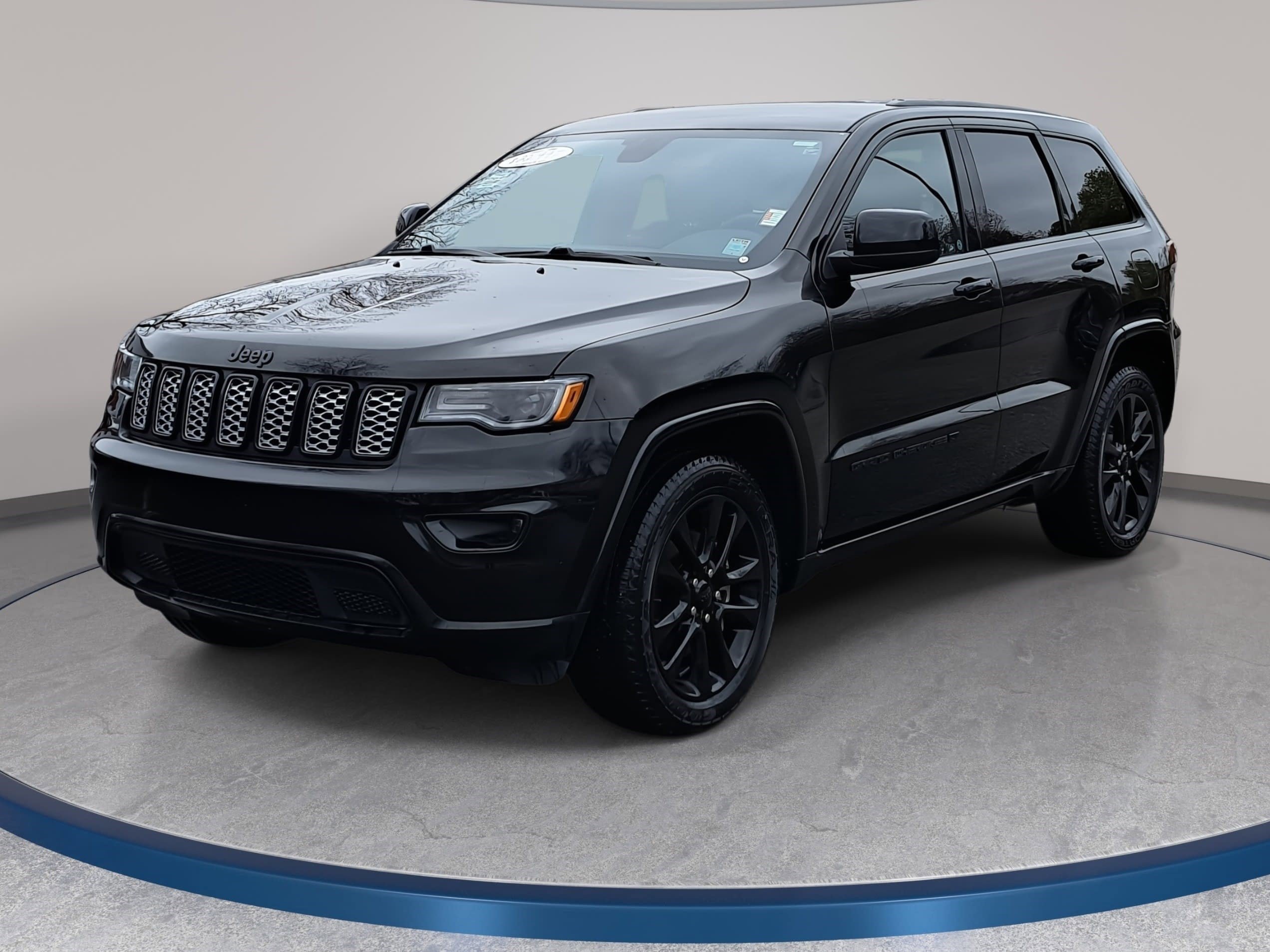 Used 2022 Jeep Grand Cherokee Laredo X image 1