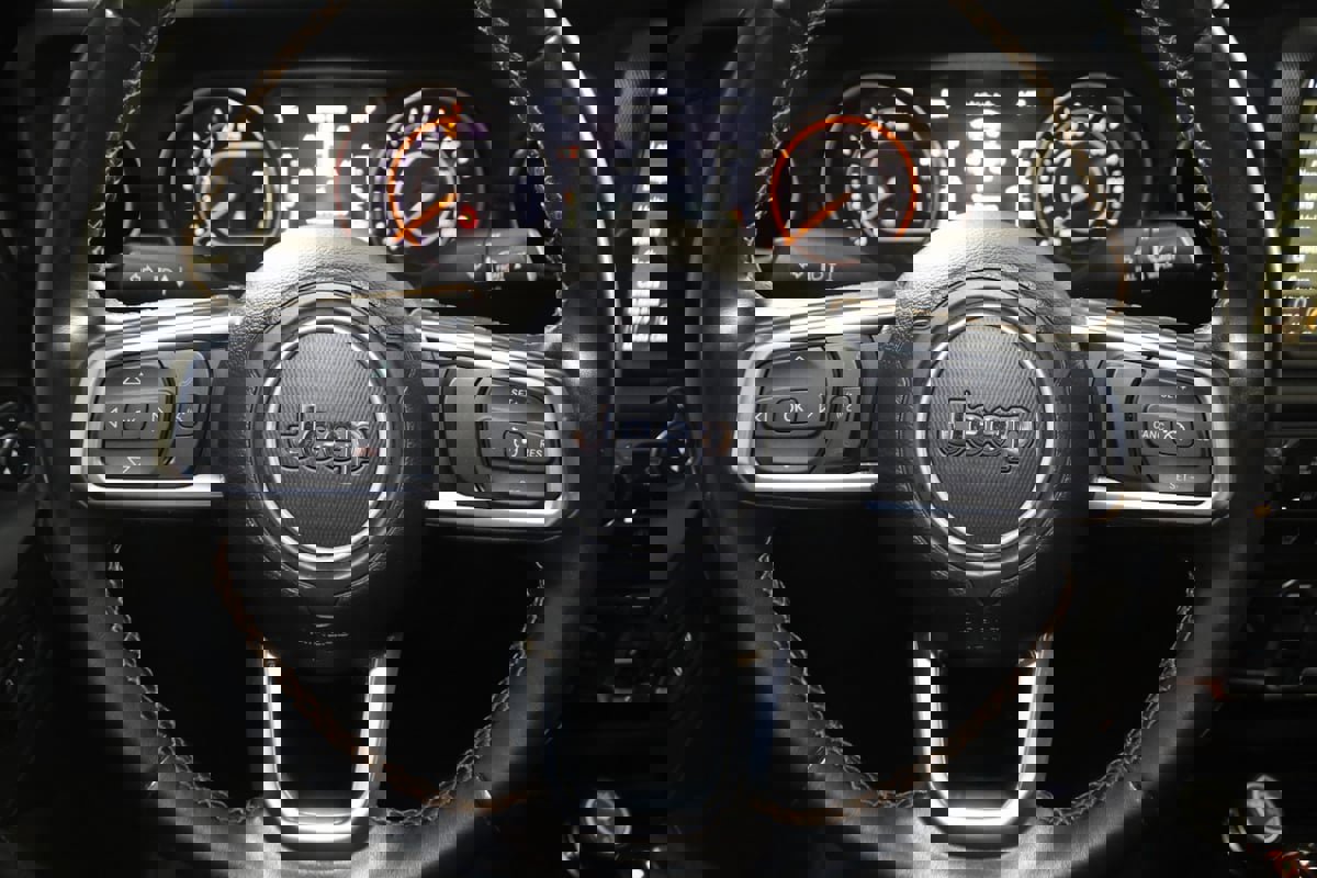 Used 2021 Jeep Gladiator Overland image 33