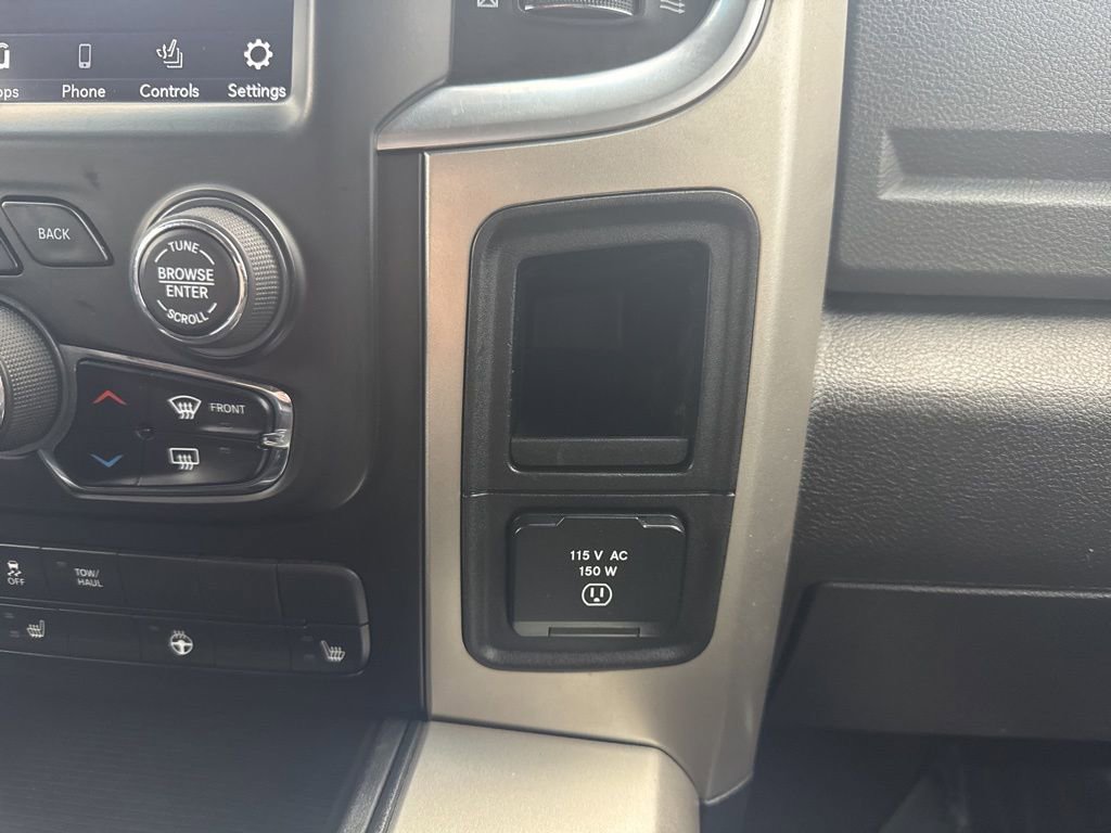 Used 2019 RAM 1500 Classic SLT w/ SLT Plus D￩cor Group AWD/4WD image 21