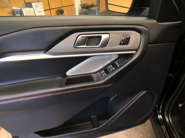 Used 2025 Ford Explorer ST image 12