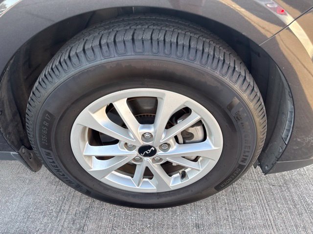 Used 2022 Kia Carnival LX FWD image 4