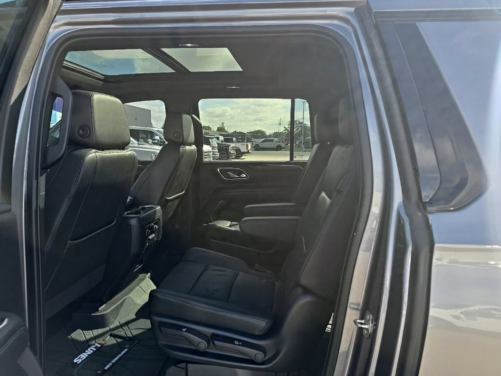 Used 2021 Chevrolet Suburban Z71 AWD/4WD image 16