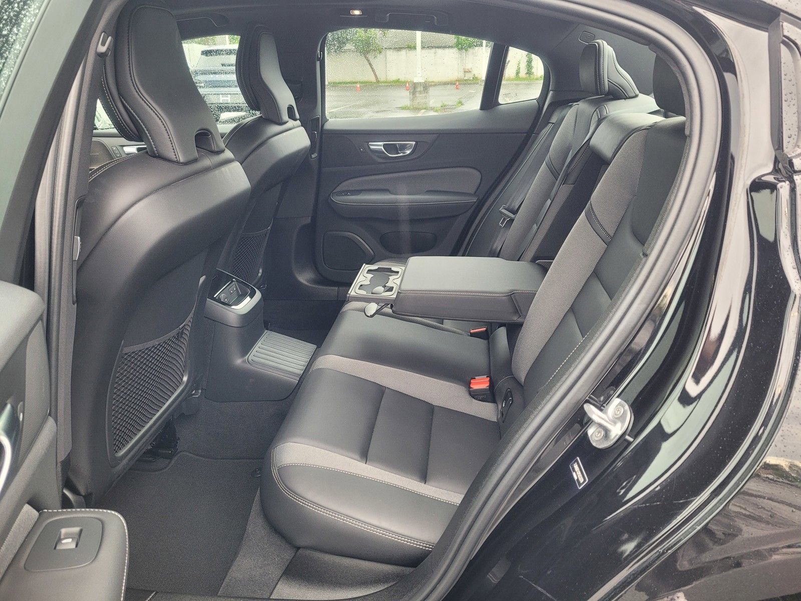 Used 2023 Volvo S60 T8 Ultimate w/ Climate Package image 11