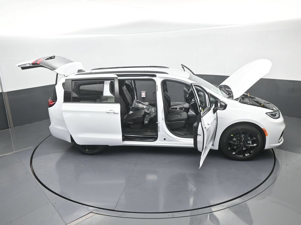 New 2026 Chrysler Pacifica Select w/ S Appearance Package FWD image 68