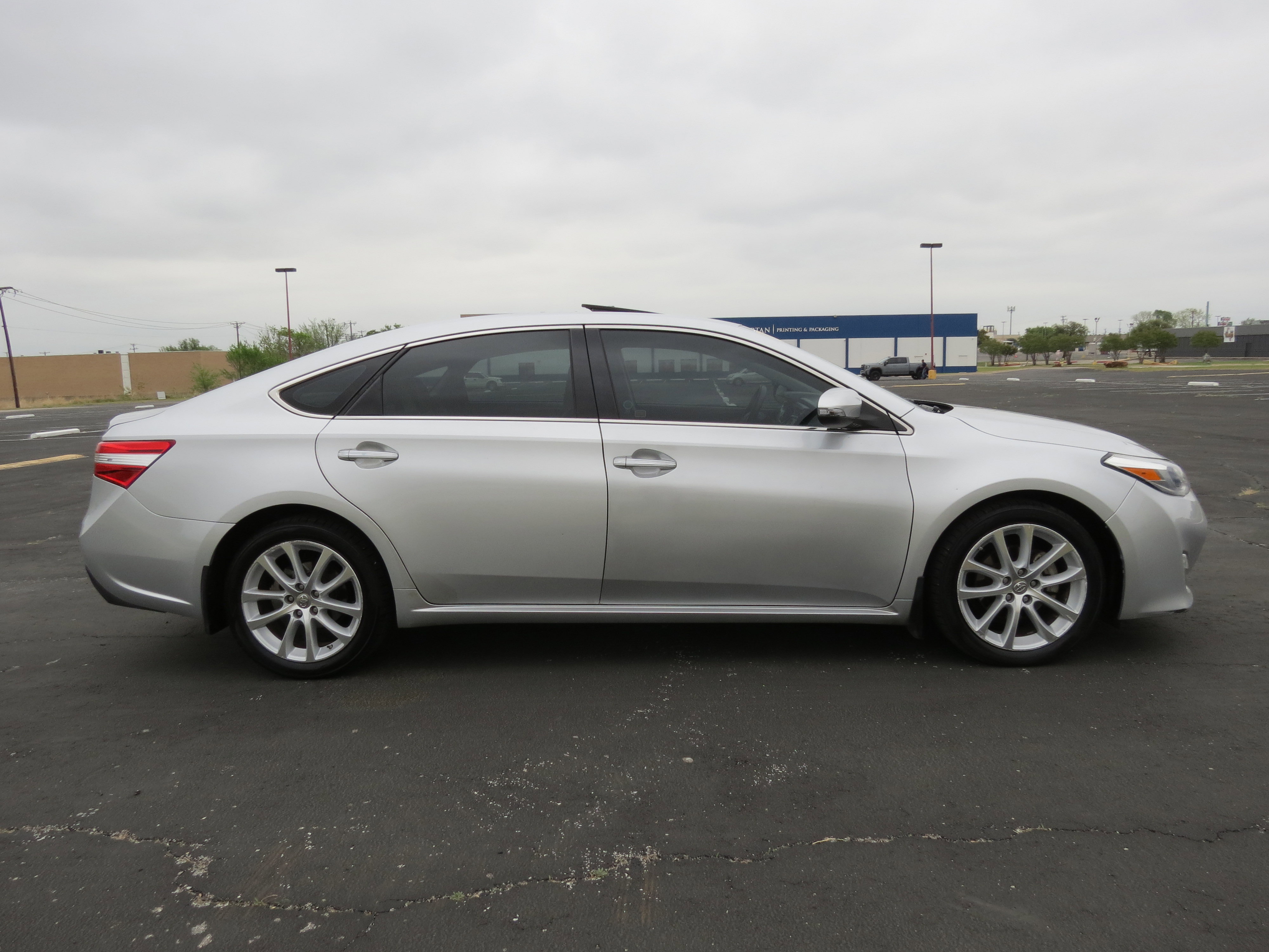 Used 2013 Toyota Avalon XLE Touring image 4
