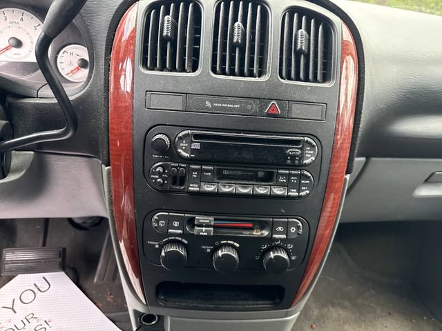 Used 2005 Chrysler Town & Country LX w/ Popular Equipment Group II FWD image 22