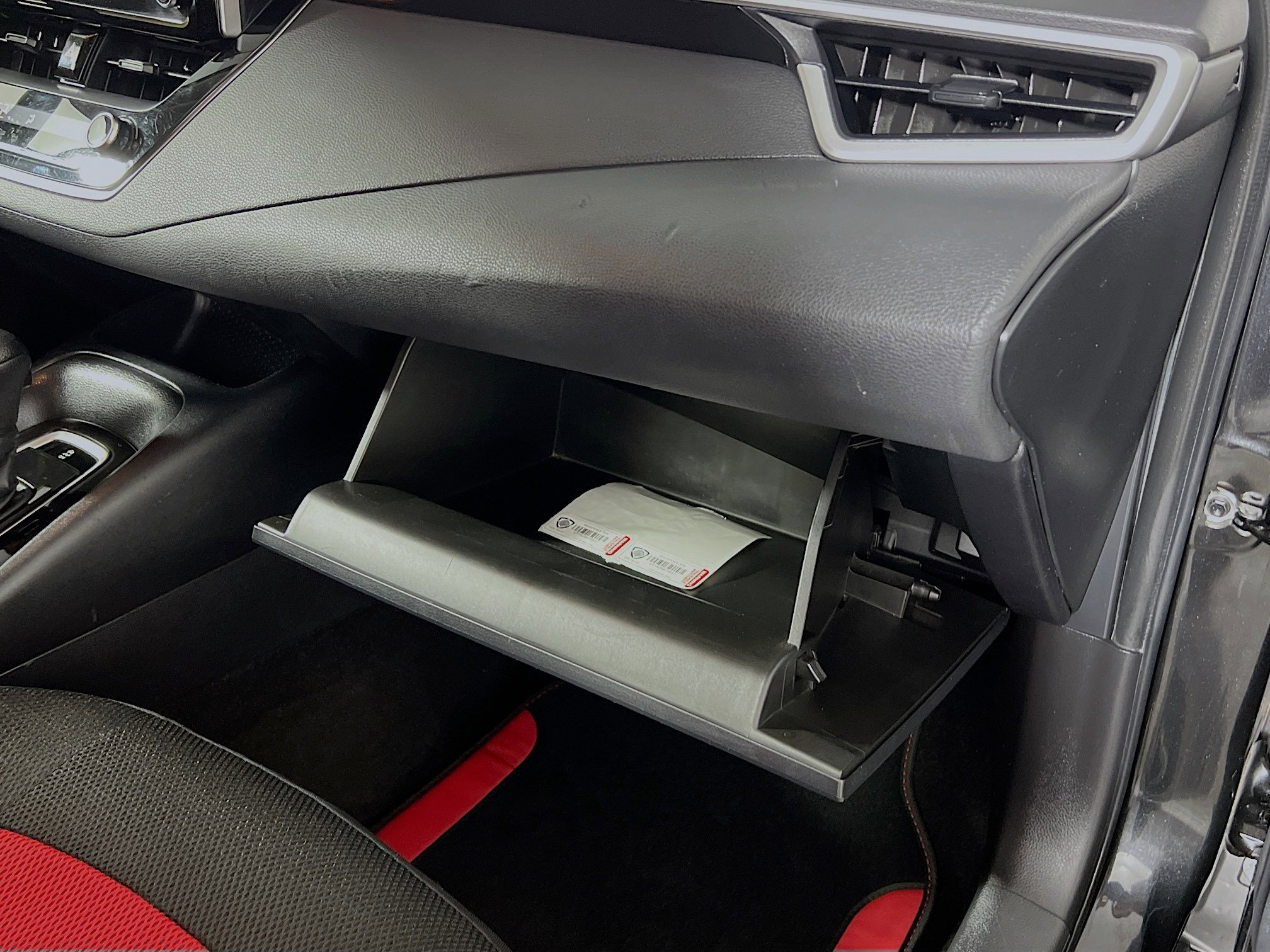 Used 2020 Toyota Corolla LE w/ Carpet Mat Package (TMS) image 32