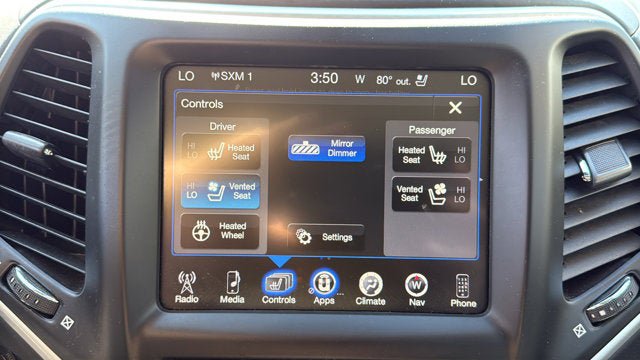 Used 2016 Jeep Cherokee Overland w/ Technology Group AWD/4WD image 21