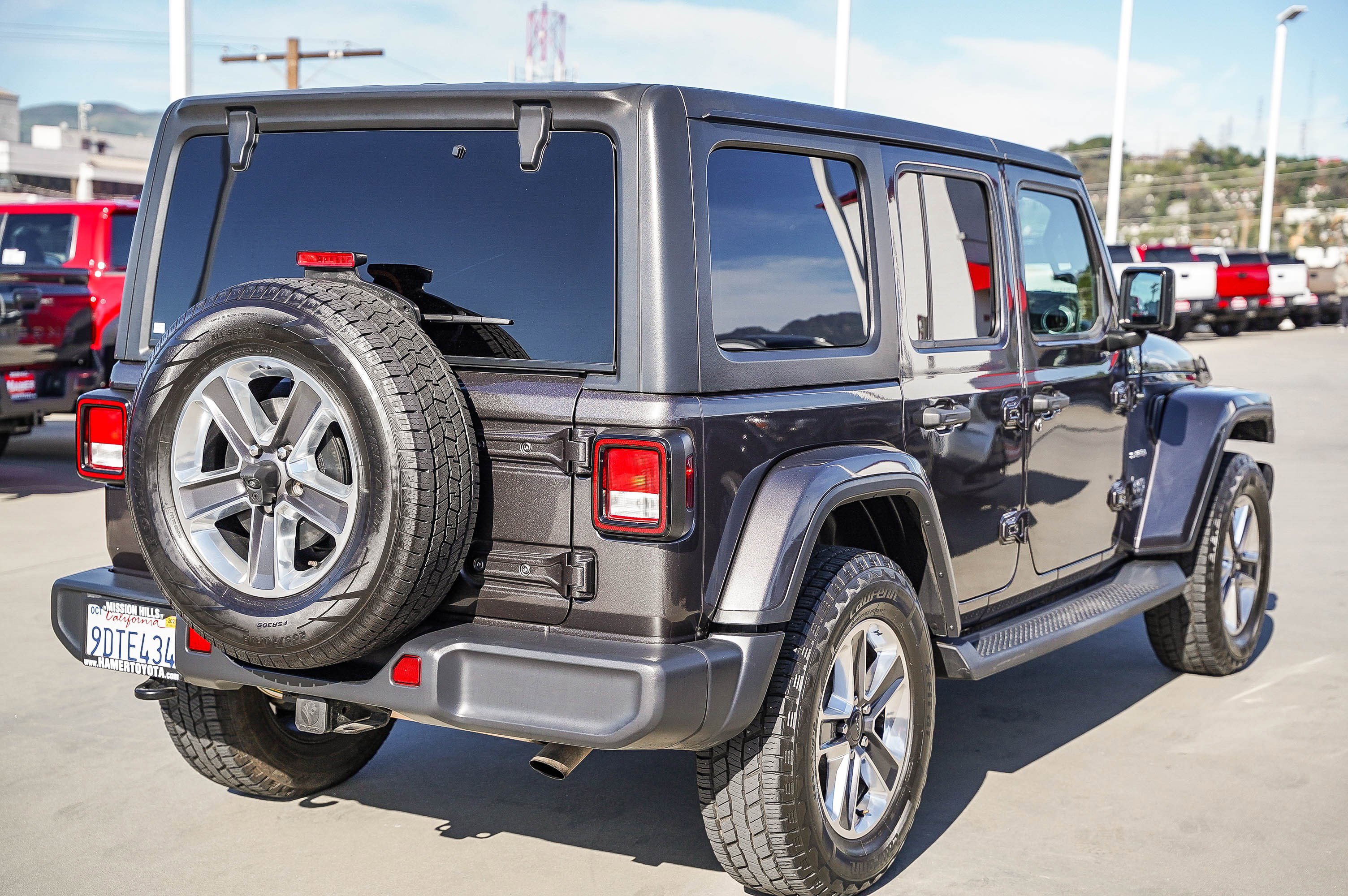 Used 2020 Jeep Wrangler Unlimited Sahara image 10