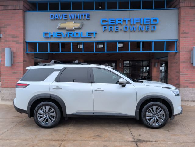 Used 2022 Nissan Pathfinder SV w/ SV Premium Package image 10