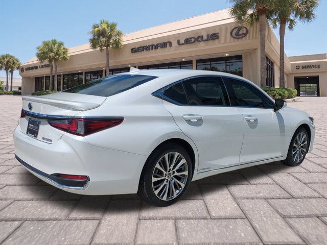 Certified 2020 Lexus ES 300h w/ Premium Package FWD image 4