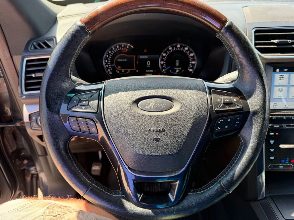Used 2017 Ford Explorer Platinum image 26