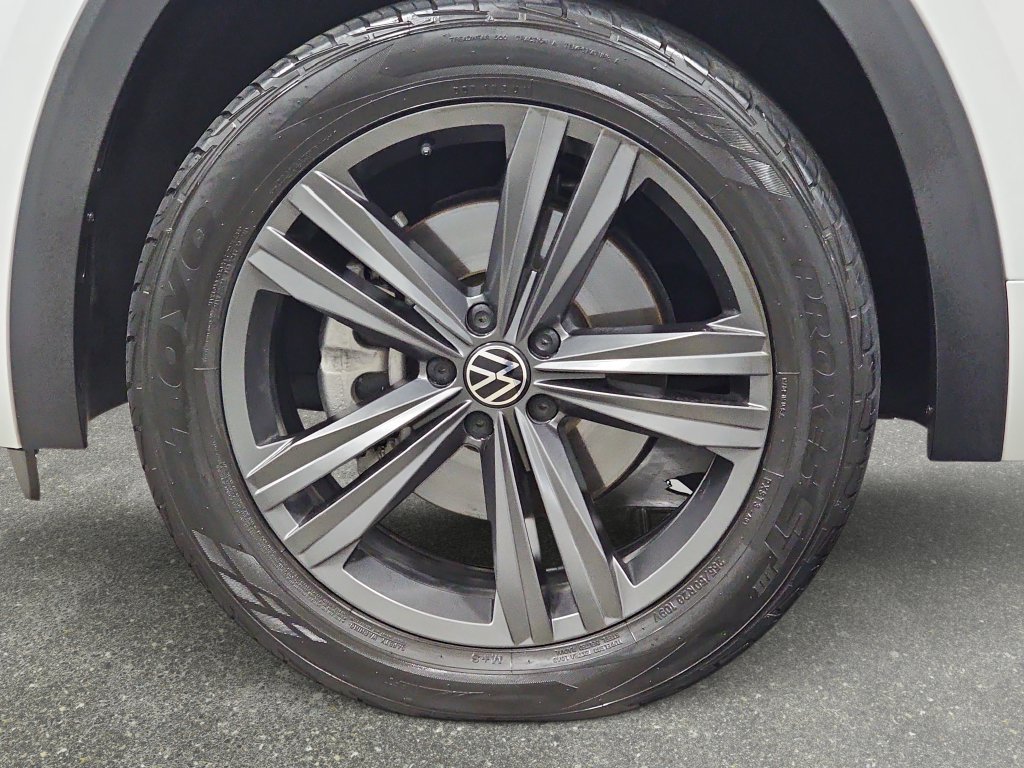 Used 2022 Volkswagen Atlas Cross Sport SEL R-Line AWD/4WD image 34