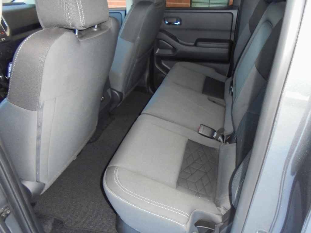 Used 2025 Nissan Frontier SV RWD image 9