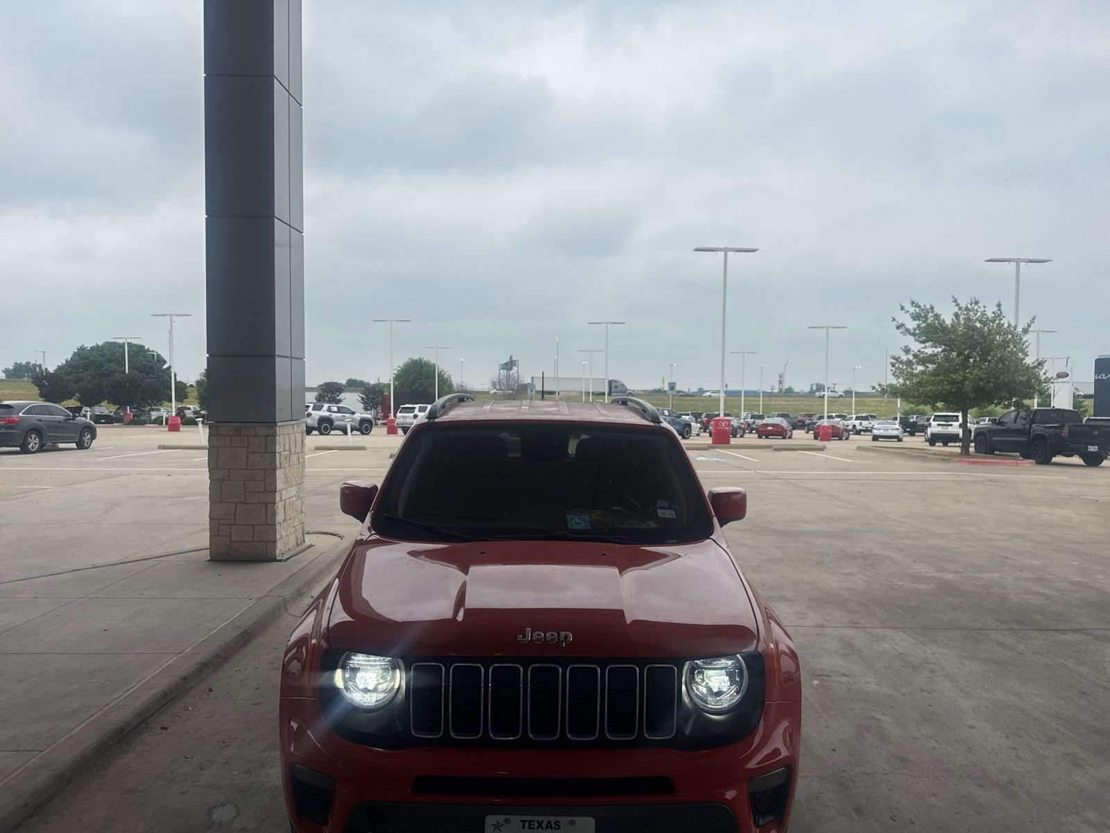 Used 2020 Jeep Renegade Latitude w/ LED Lighting Group FWD image 24