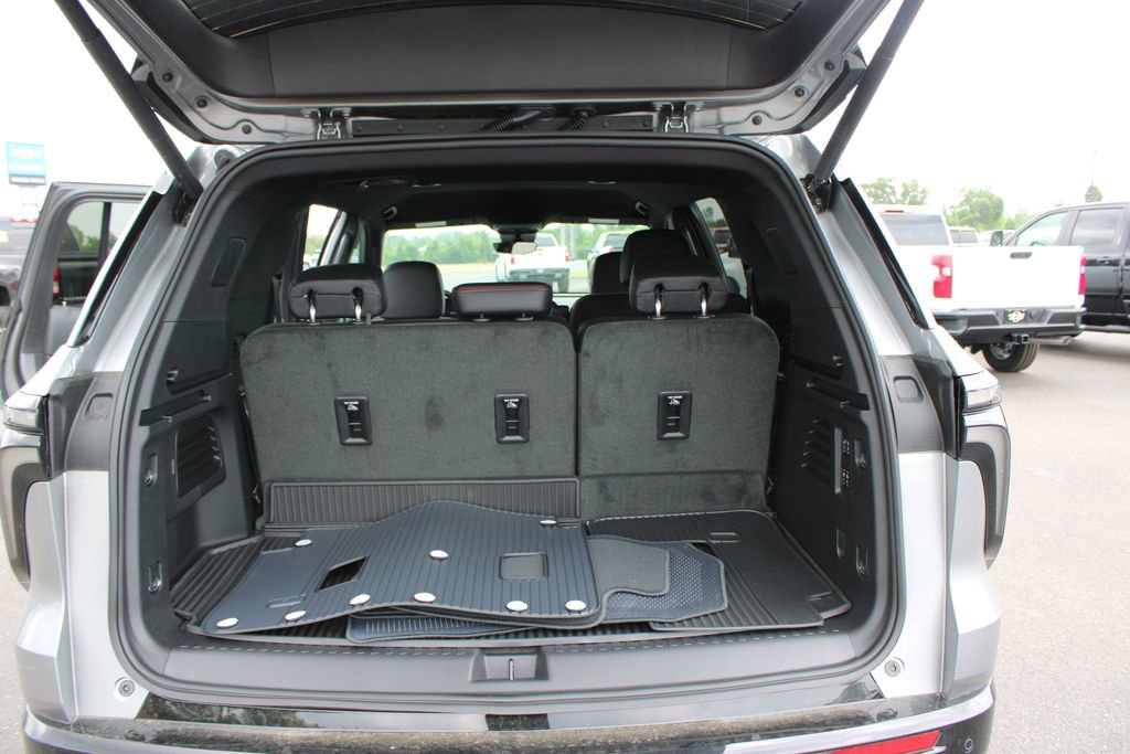 New 2026 Chevrolet Traverse RS w/ LPO, Floor Liner Package FWD image 16