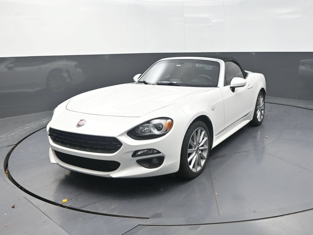 Used 2019 FIAT 124 Spider Lusso w/ Navigation & Sound Group RWD image 4