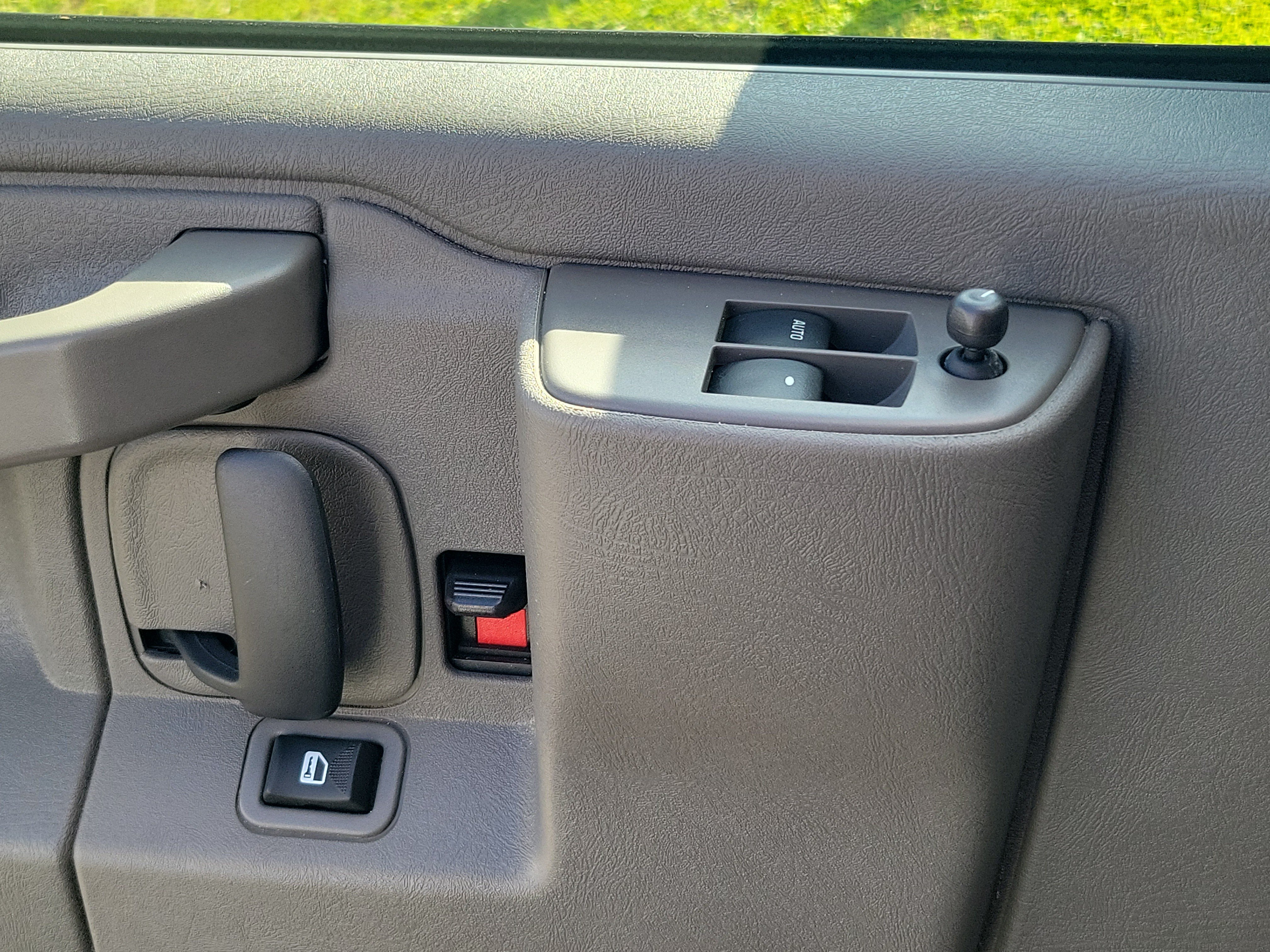Used 2025 GMC Savana 3500 LT w/ LT Preferred Equipment Group RWD image 16