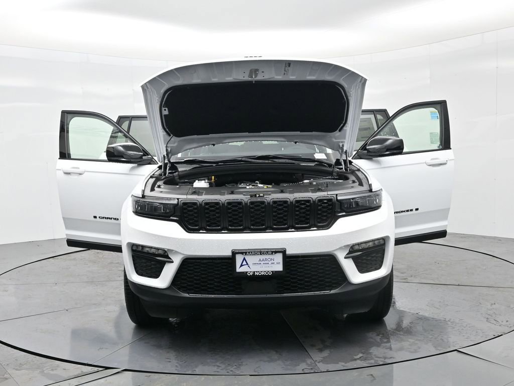 New 2025 Jeep Grand Cherokee Limited w/ Black Appearance Package image 39