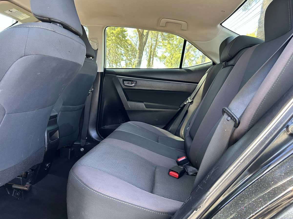 Used 2018 Toyota Corolla LE FWD image 24